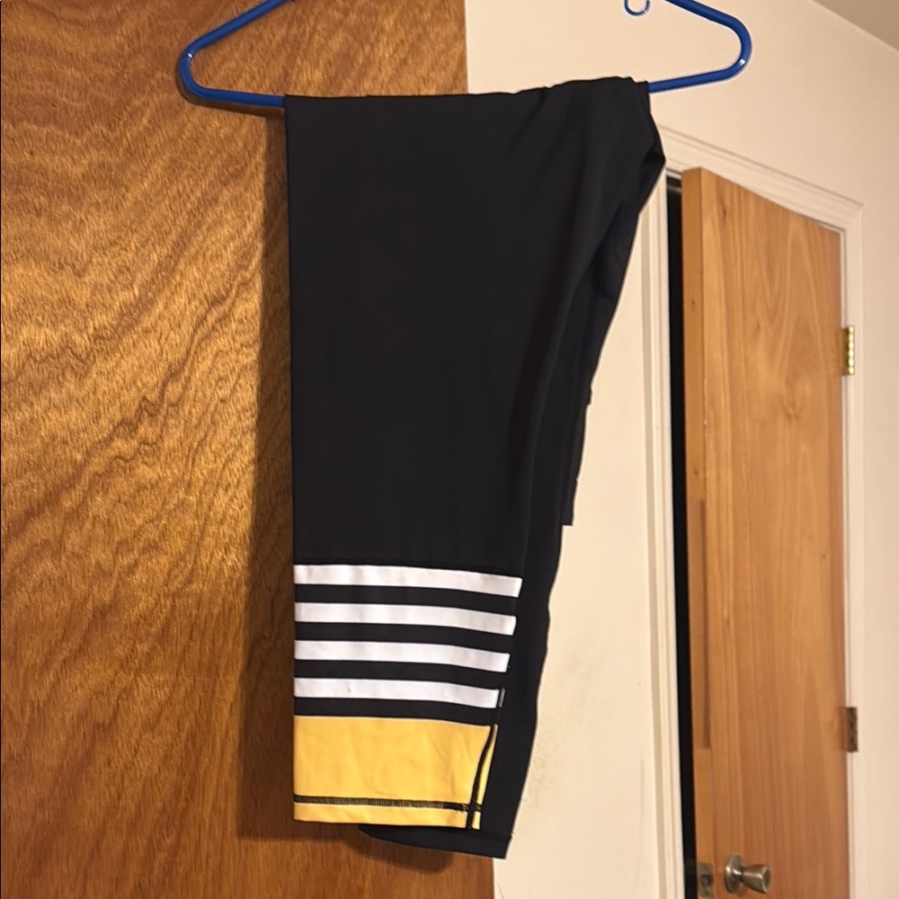 ZYIA Black and Yellow Leggings with Sporty Design